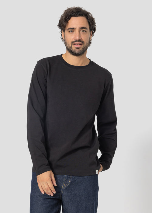 2_EMILIO_MTSH212604-999_20.jpg
