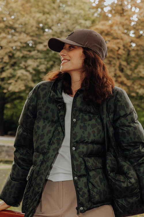 Doudoune oversize col chemise Army foncé léopard Hossa print